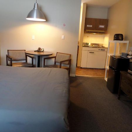 Ray Lyn Motel Trail Екстериор снимка