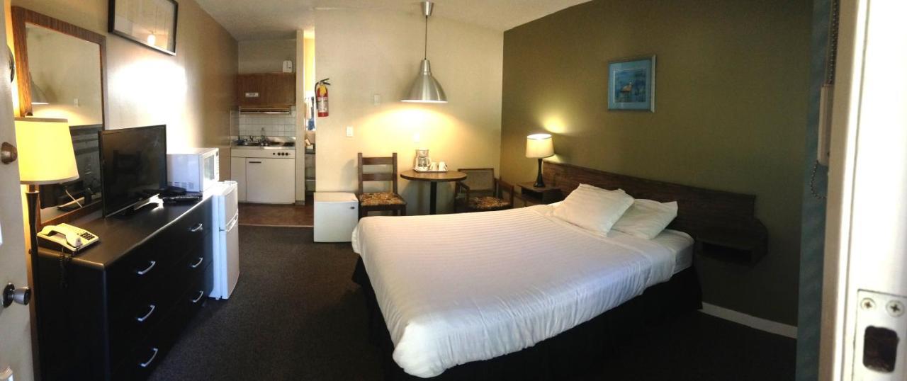 Ray Lyn Motel Trail Екстериор снимка