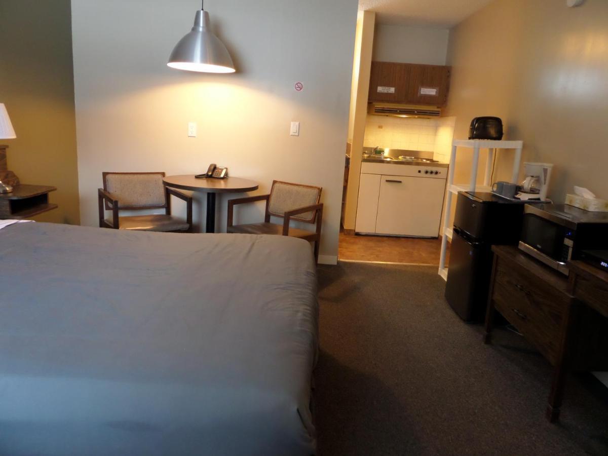 Ray Lyn Motel Trail Екстериор снимка