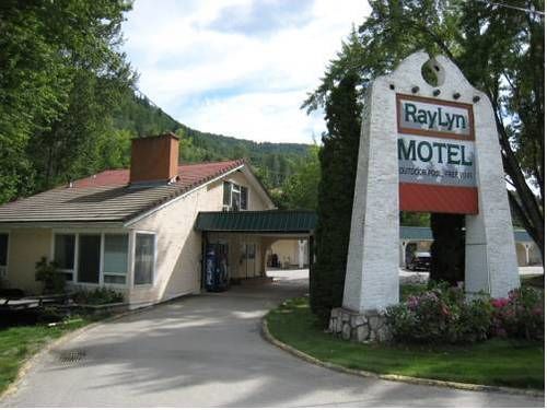 Ray Lyn Motel Trail Екстериор снимка