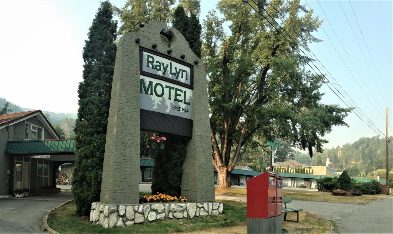 Ray Lyn Motel Trail Екстериор снимка