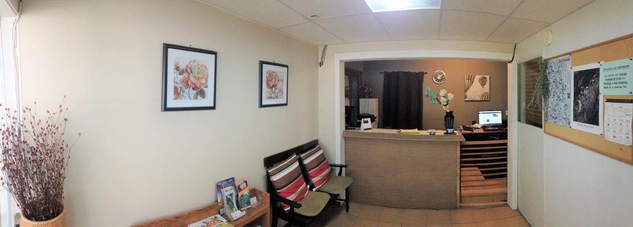 Ray Lyn Motel Trail Екстериор снимка