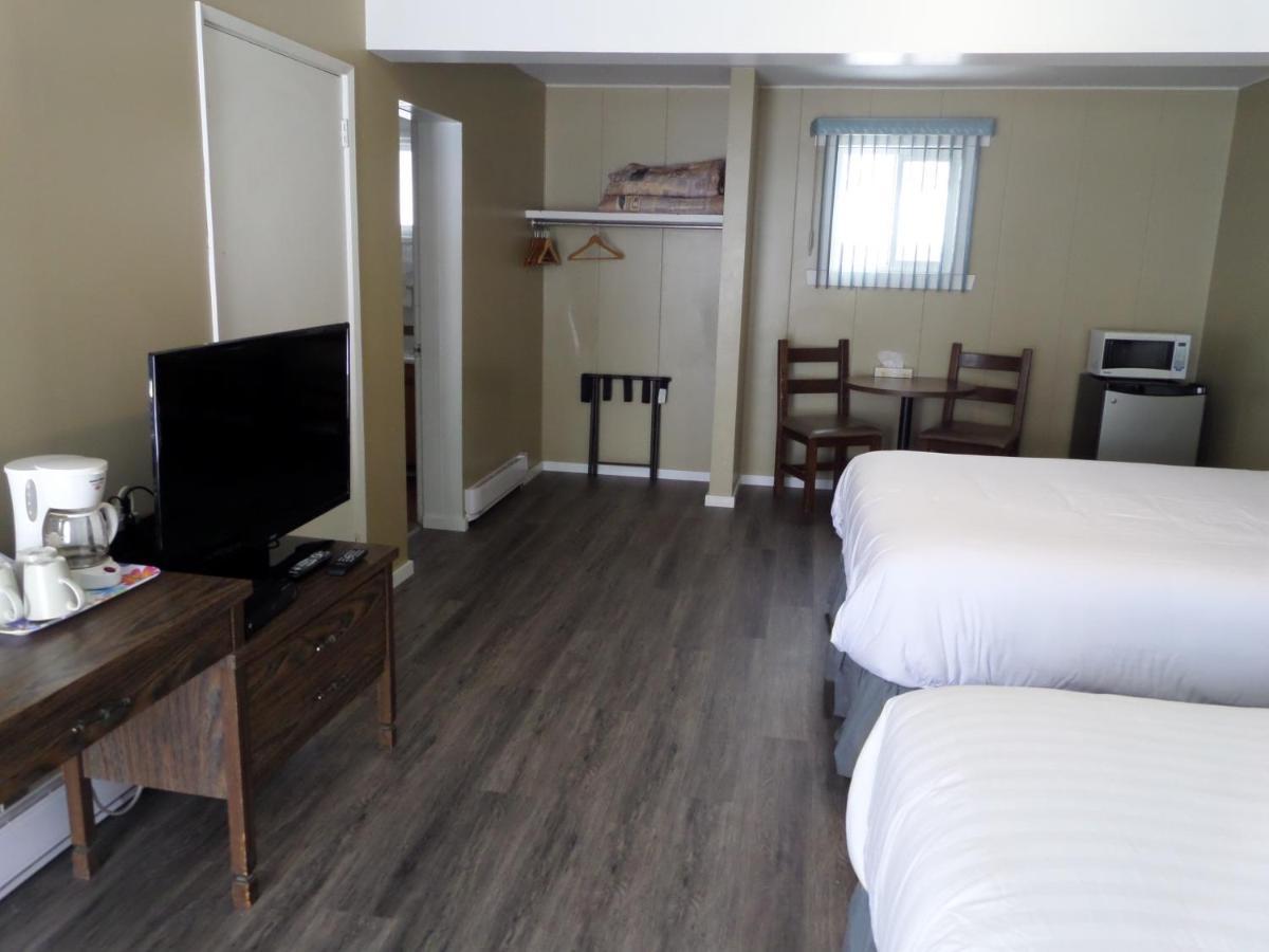 Ray Lyn Motel Trail Екстериор снимка