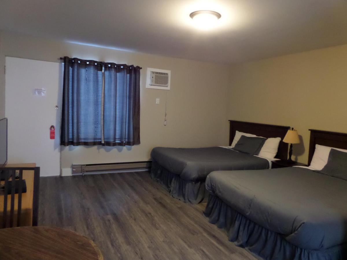 Ray Lyn Motel Trail Екстериор снимка