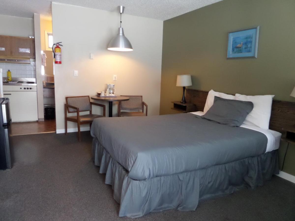 Ray Lyn Motel Trail Екстериор снимка