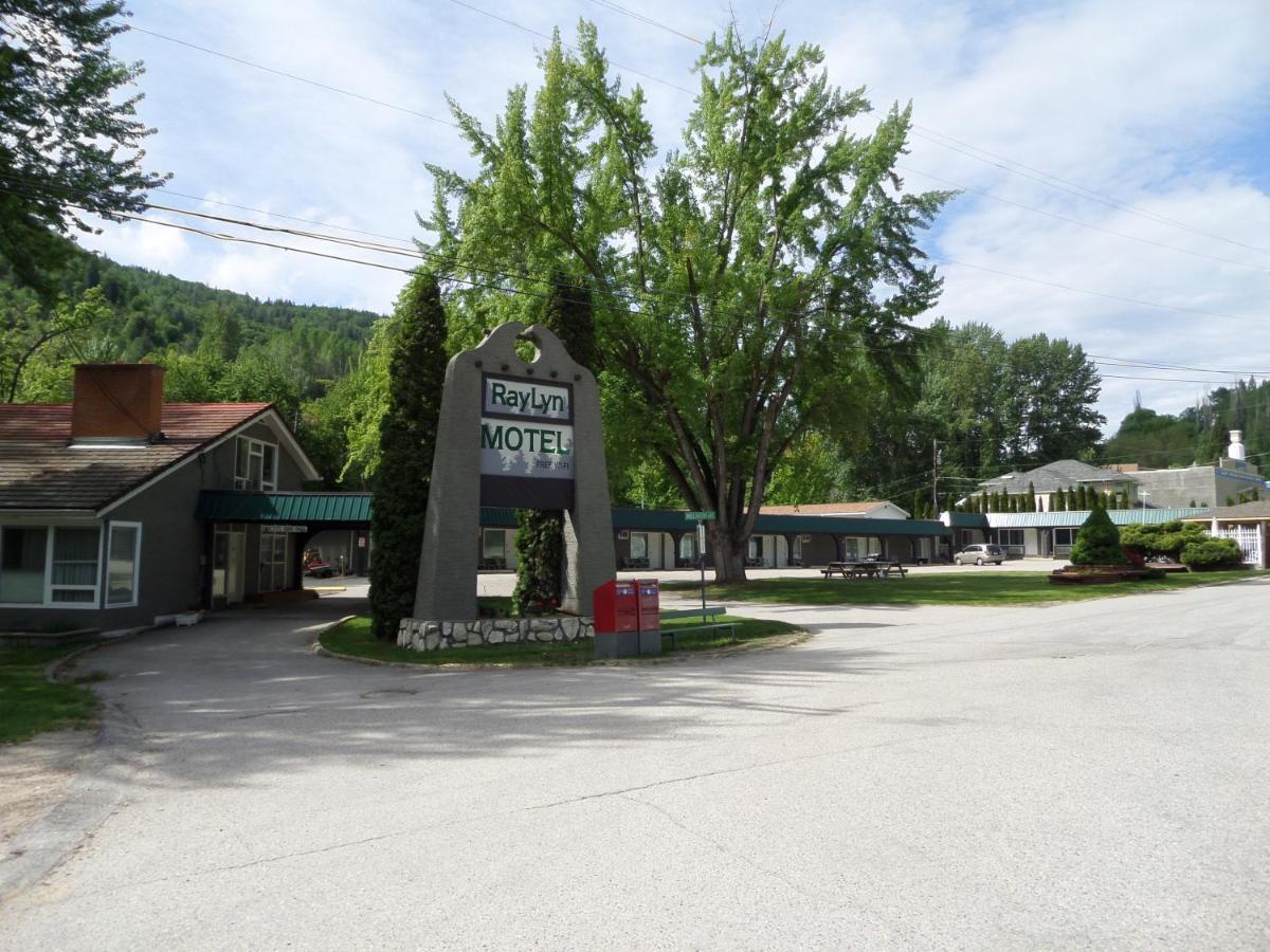 Ray Lyn Motel Trail Екстериор снимка