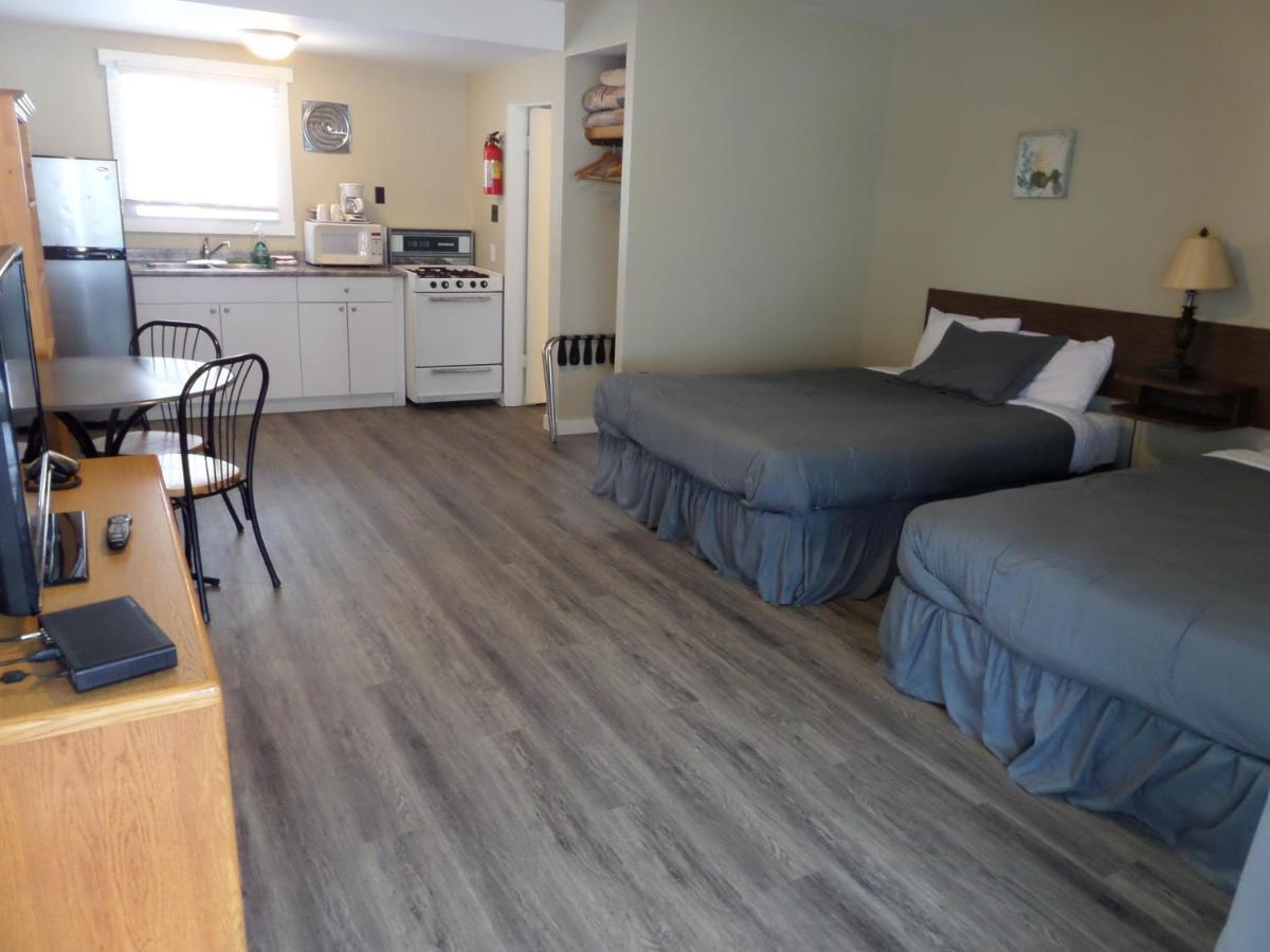 Ray Lyn Motel Trail Екстериор снимка