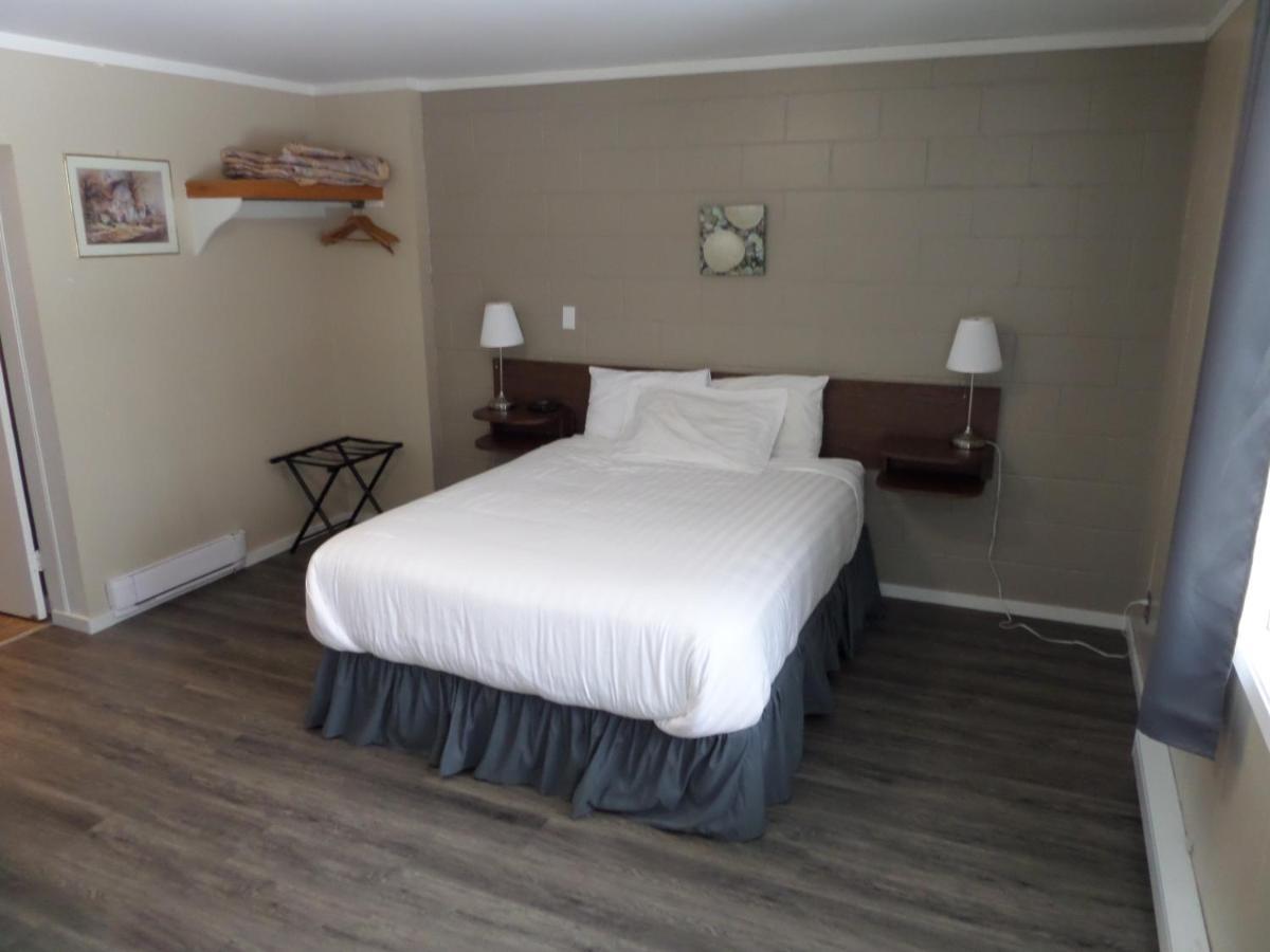 Ray Lyn Motel Trail Екстериор снимка