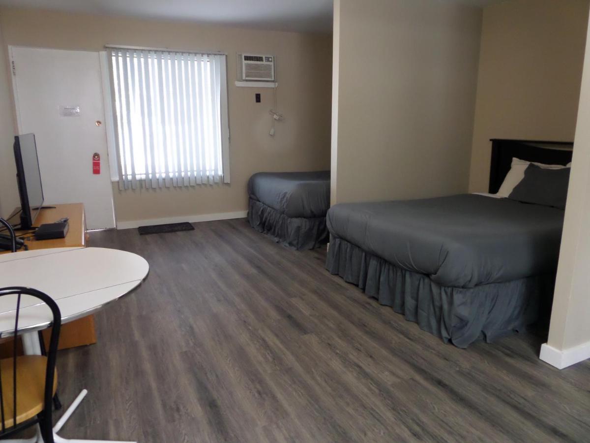Ray Lyn Motel Trail Екстериор снимка